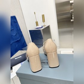 PRADA Ранневесенняя коллекция на подиуме. Серия на толстом каблу