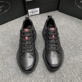 Prada/Prada Перфорированные кроссовки с шнуркамиз последней весен