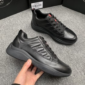 Prada/Prada Перфорированные кроссовки с шнуркамиз последней весен