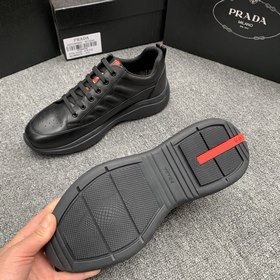 Prada/Prada Перфорированные кроссовки с шнуркамиз последней весен