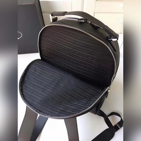 Рюкзак PRADA, модель 2VZ032 Изготовлен из импортной кожи Saffian