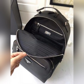 Рюкзак PRADA, модель 2VZ032 Изготовлен из импортной кожи Saffian