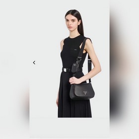 PRADA Сумка через плечо из кожи оленя Эта сумка через плечо изгот