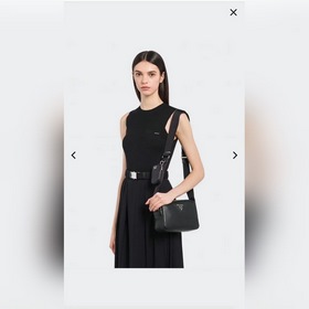 PRADA Сумка через плечо из кожи оленя Эта сумка через плечо изгот
