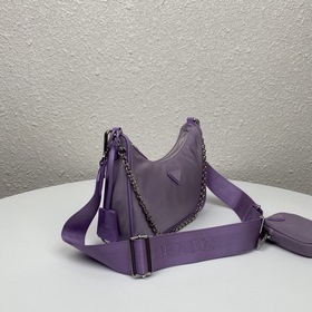 Нейлоновая сумка Prada Hobo, модель： 1BH204 Сеть сестричек-блогер