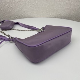 Нейлоновая сумка Prada Hobo, модель： 1BH204 Сеть сестричек-блогер