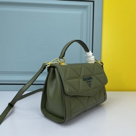 Вышитая сумка PRADA Модель： 2126 Объемный, с безупречным фирмен