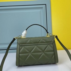 Вышитая сумка PRADA Модель： 2126 Объемный, с безупречным фирмен