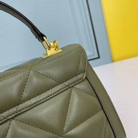 Вышитая сумка PRADA Модель： 2126 Объемный, с безупречным фирмен