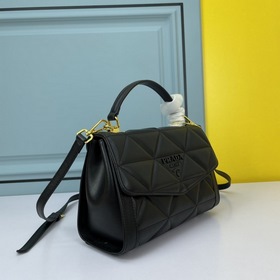 Вышитая сумка PRADA Модель： 2126 Объемный, с безупречным фирмен