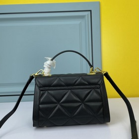 Вышитая сумка PRADA Модель： 2126 Объемный, с безупречным фирмен