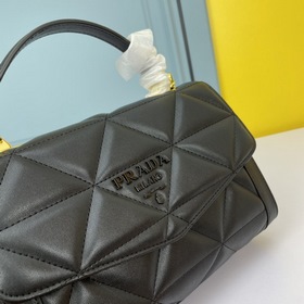 Вышитая сумка PRADA Модель： 2126 Объемный, с безупречным фирмен