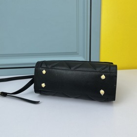 Вышитая сумка PRADA Модель： 2126 Объемный, с безупречным фирмен