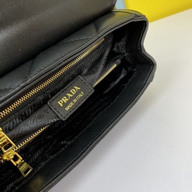 Вышитая сумка PRADA Модель： 2126 Объемный, с безупречным фирмен