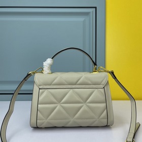 Вышитая сумка PRADA Модель： 2126 Объемный, с безупречным фирмен