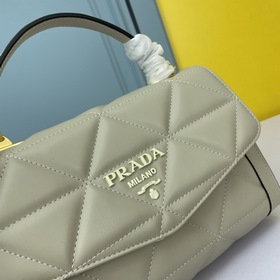 Вышитая сумка PRADA Модель： 2126 Объемный, с безупречным фирмен