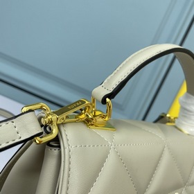 Вышитая сумка PRADA Модель： 2126 Объемный, с безупречным фирмен