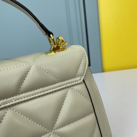 Вышитая сумка PRADA Модель： 2126 Объемный, с безупречным фирмен