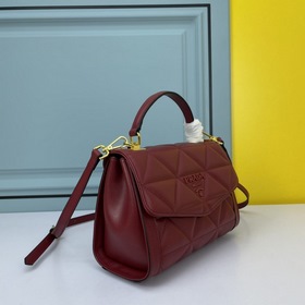 Вышитая сумка PRADA Модель： 2126 Объемный, с безупречным фирмен