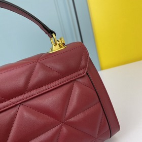 Вышитая сумка PRADA Модель： 2126 Объемный, с безупречным фирмен
