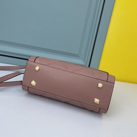 Вышитая сумка PRADA Модель： 2126 Объемный, с безупречным фирмен