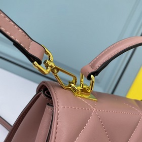 Вышитая сумка PRADA Модель： 2126 Объемный, с безупречным фирмен