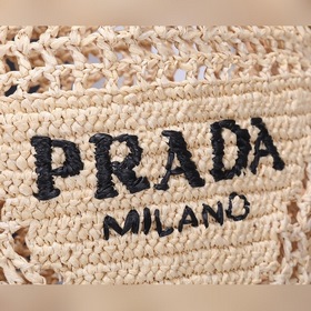 PRADA Сумка из фибрового рогожа, модель 1BG393 Эта мягкая сумка-т