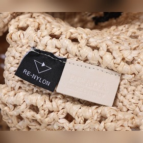 PRADA Сумка из фибрового рогожа, модель 1BG393 Эта мягкая сумка-т