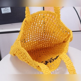 PRADA Сумка из волокна кокосового ореха, модель 1BG393 Эта мягка