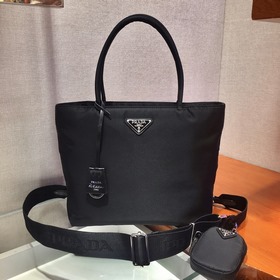 PRADA сумка через плечо, модель 1BG320 Изготовлена из импортной т