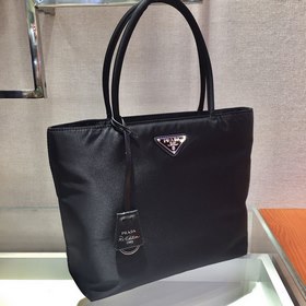 PRADA сумка через плечо, модель 1BG320 Изготовлена из импортной т