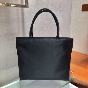 PRADA сумка через плечо, модель 1BG320 Изготовлена из импортной т