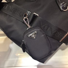 PRADA сумка через плечо, модель 1BG320 Изготовлена из импортной т