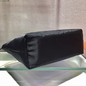 PRADA сумка через плечо, модель 1BG320 Изготовлена из импортной т