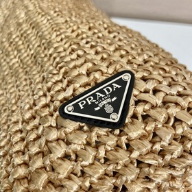 PRADA Сумка из волокна, модель 1BG408 Эта сумка из волокна изгот