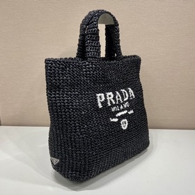 PRADA Сумка из волокна, модель 1BG408, черный Эта сумка из волокн
