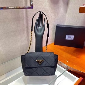 PRADA Б/у сумка через плечо, модель 1BD622 Эта винтажная сумка с 