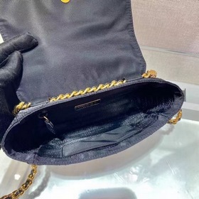 PRADA Б/у сумка через плечо, модель 1BD622 Эта винтажная сумка с 
