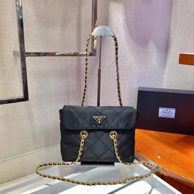 PRADA Б/у модель с клапаном, модель 1BD620, средний размер Эта ви