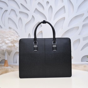 Мужской портфель PRADA из телячьей кожи Изготовлена из телячьей к