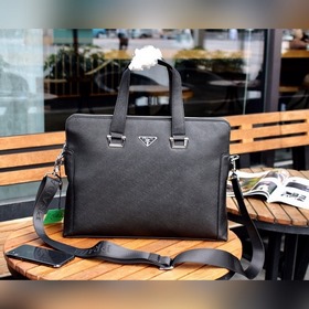 PRADA Ручная сумка для документов, первая кожа, крестообразная те