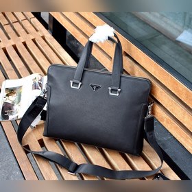 PRADA Ручная сумка для документов, первая кожа, крестообразная те