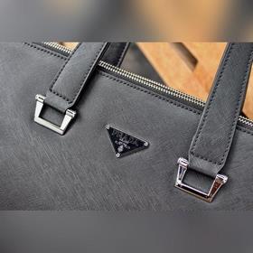 PRADA Ручная сумка для документов, первая кожа, крестообразная те