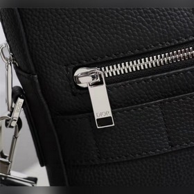 Мужская деловая сумка PRADA Эта сумка Safari отличается элегантн