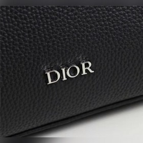 Мужская деловая сумка PRADA Эта сумка Safari отличается элегантн