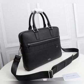 Мужская деловая сумка PRADA Эта сумка Safari отличается элегантн