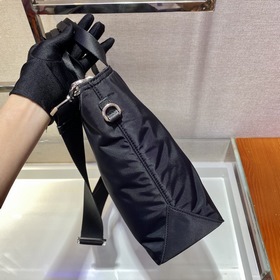 PRADA Неуниверсальная сумка для документов, модель 1BG876 Изготов