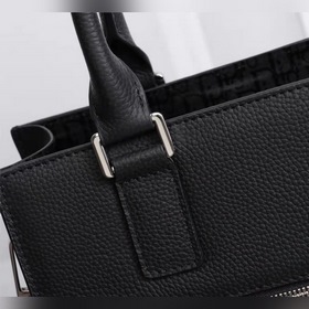 Сумка через плечо PRADA Эта сумка Safari отличается элегантной пр