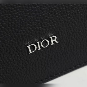Сумка через плечо PRADA Эта сумка Safari отличается элегантной пр