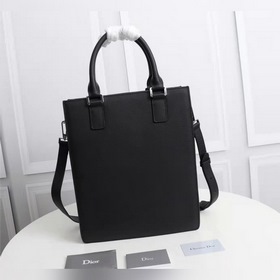 Сумка через плечо PRADA Эта сумка Safari отличается элегантной пр